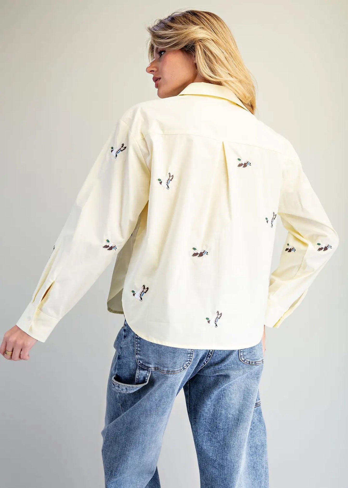 EMBROIDERED DUCK BUTTON DOWN - BUTTER CREAM