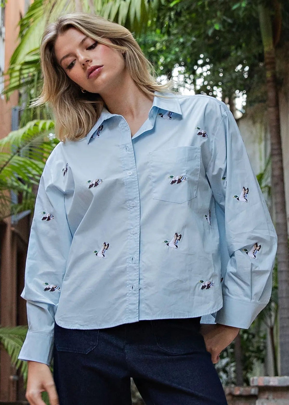 EMBROIDERED DUCK BUTTON DOWN - SKYE BLUE