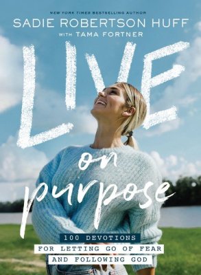 LIVE ON PURPOSE: 100 DEVOTIONS LETTING GO OF FEAR AND FOLLOWING GOD