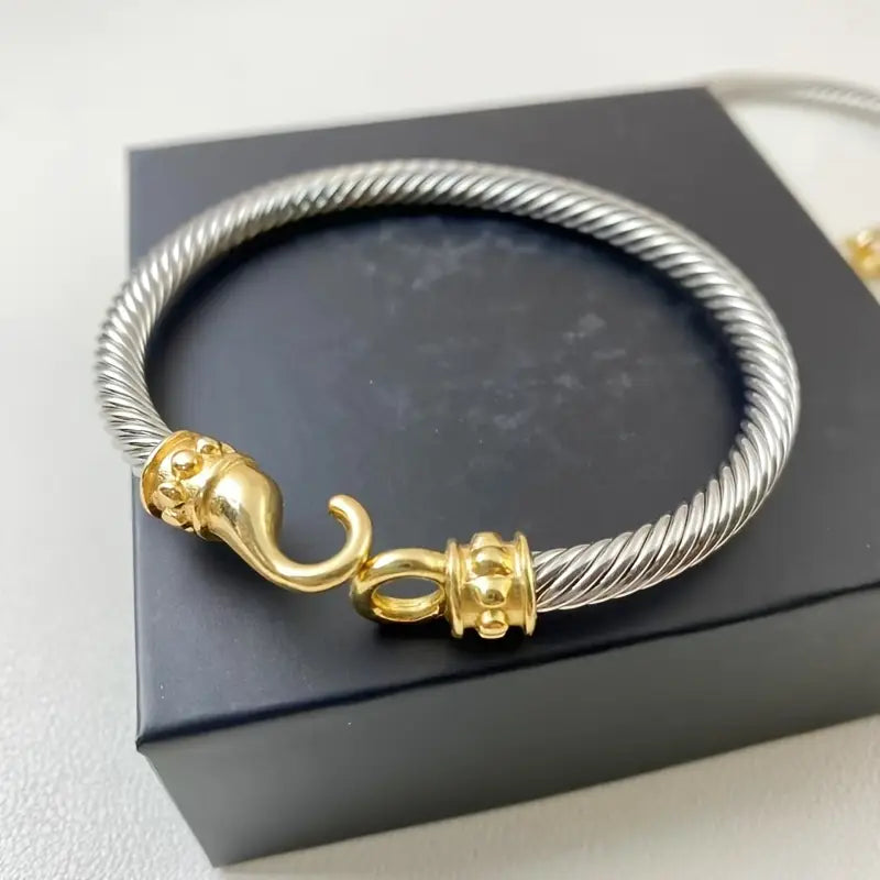 Elegant Adjustable Bracelet - gold
