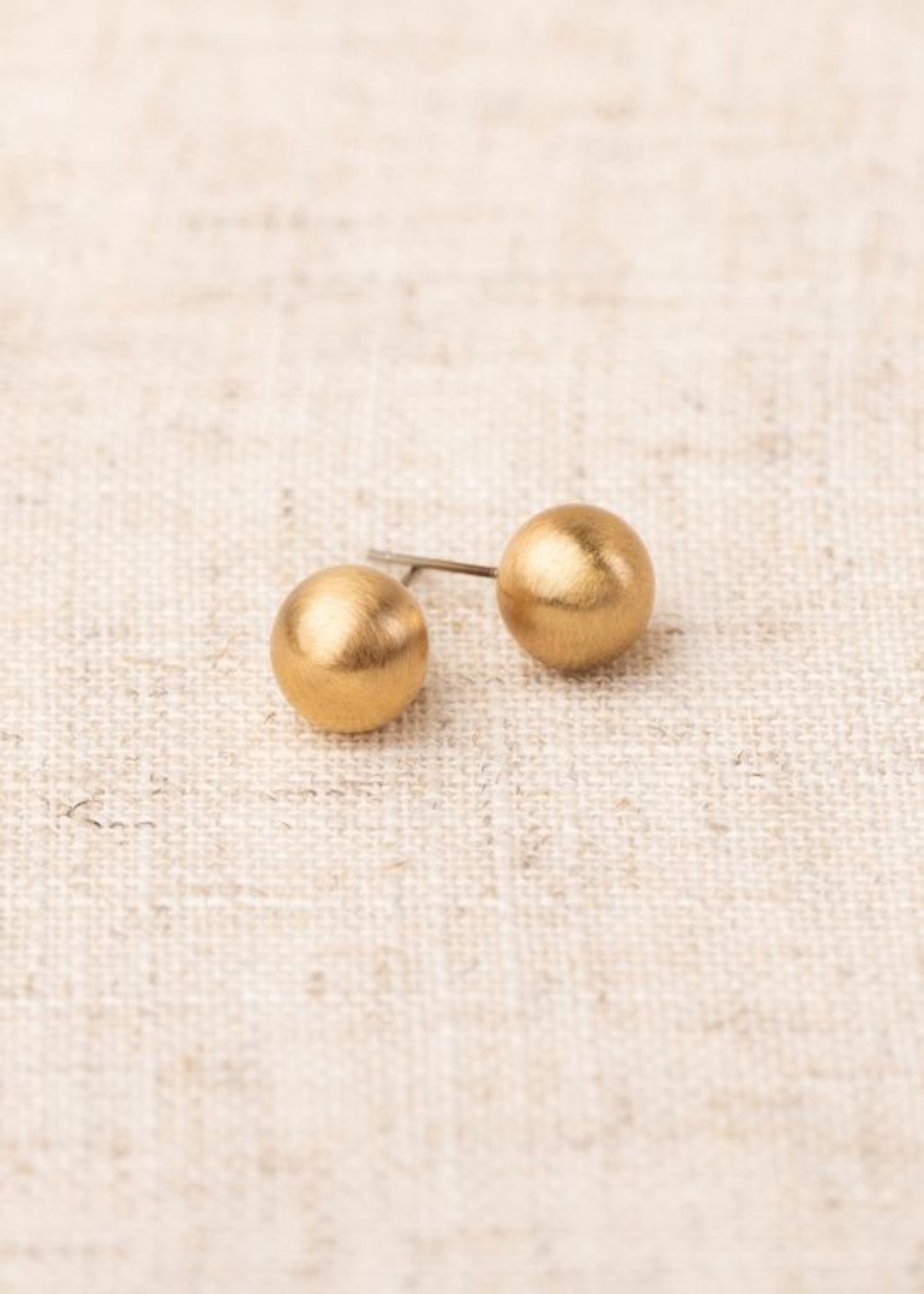 GRENADA BRUSHED GOLD MEDIUM EARRING