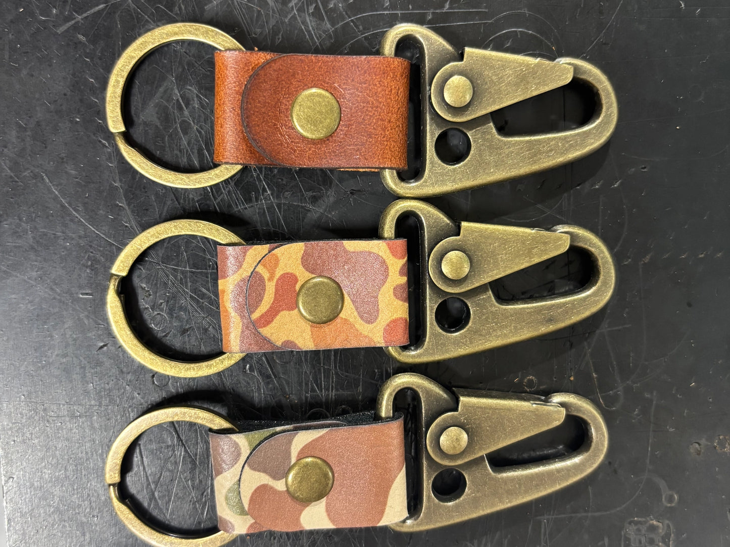 BROWN CAMO KEYCHAIN - LEATHER