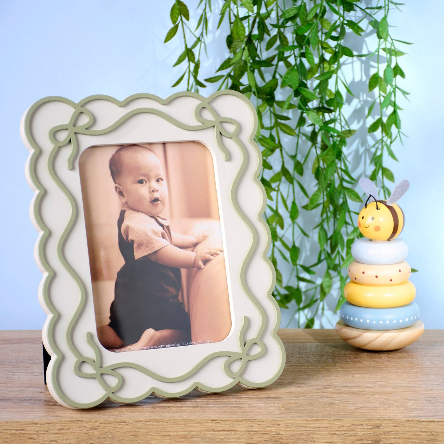 Green Scalloped Photo Frame