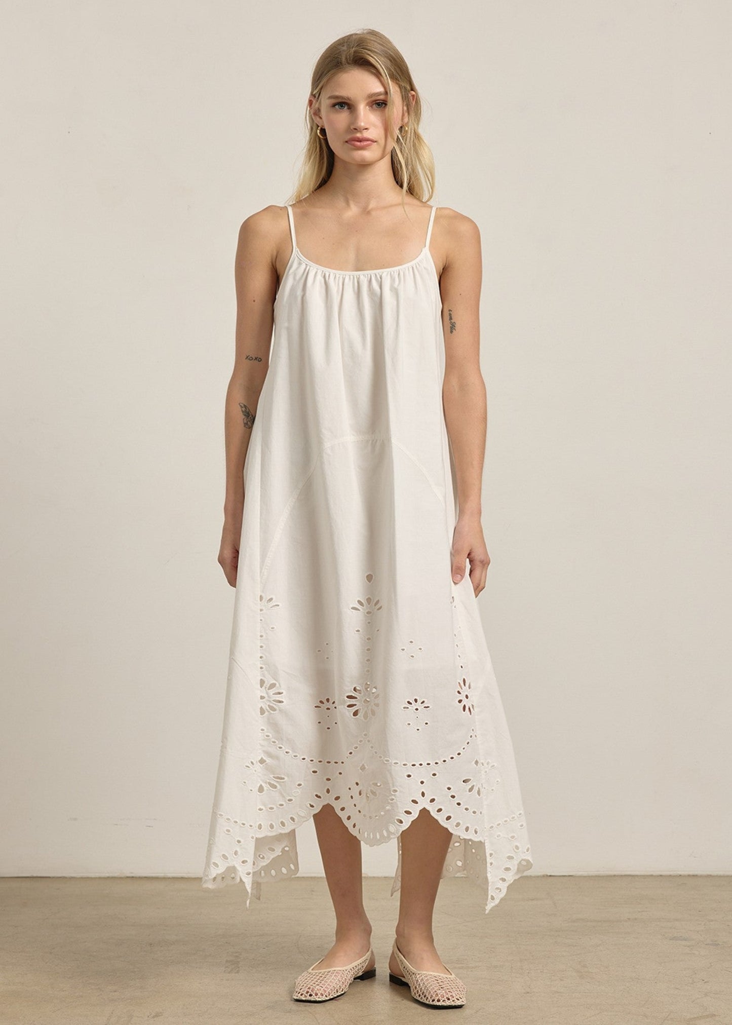 EMBROIDERED DRESS - WHITE