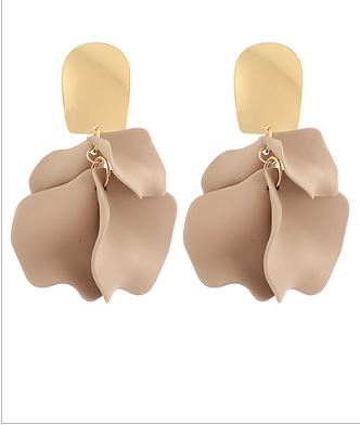 COLOR COATING PETAL EARRINGS - TAUPE