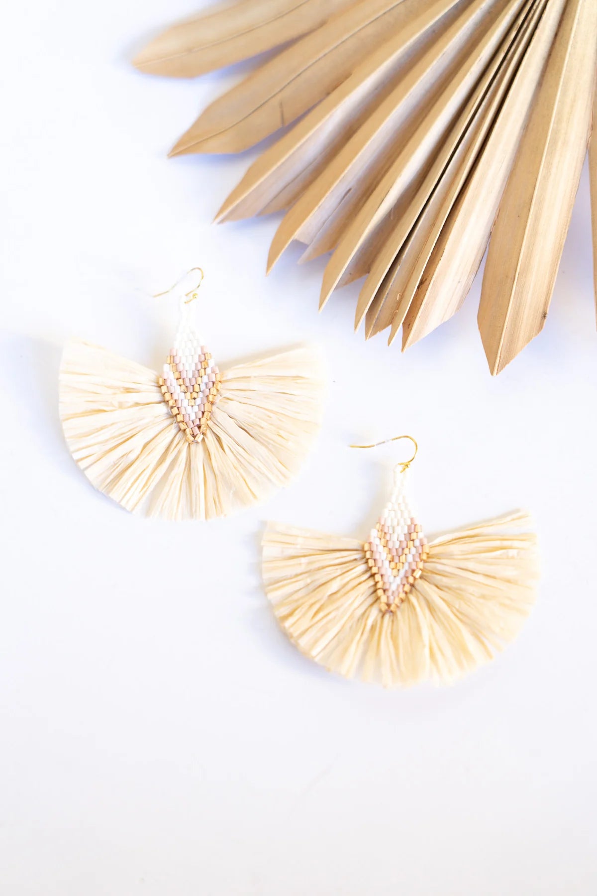 CLEO RAFFIA EARRINGS - NATURAL