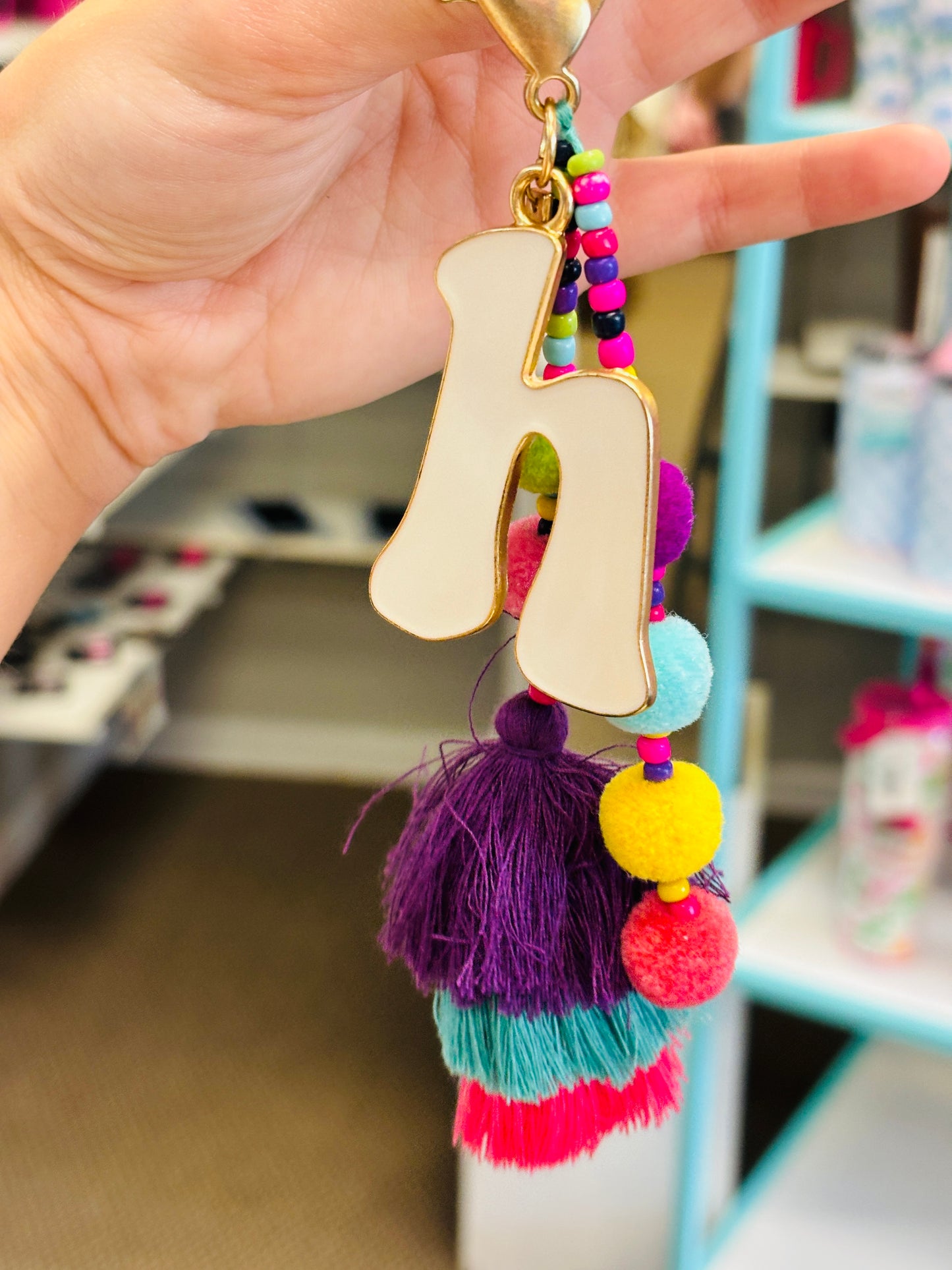 POM POM KEYCHAIN - LETTER H
