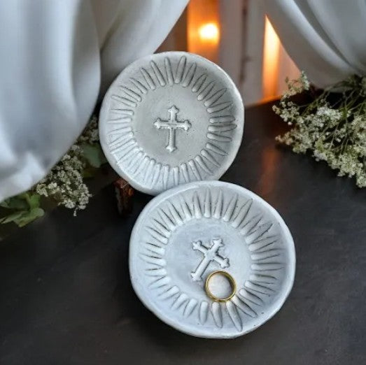 RING DISH WITH CROSS BLURRED LINES