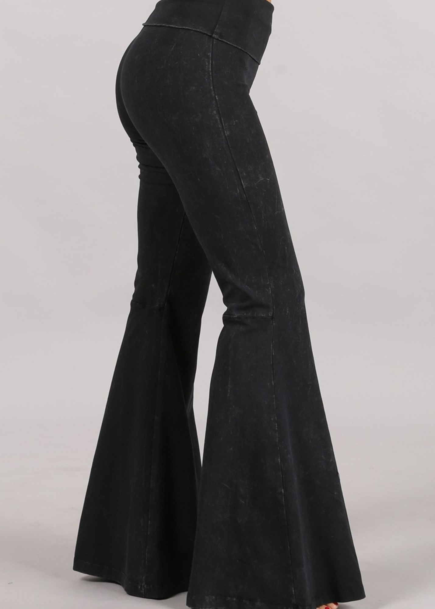 MINERAL WASH BELL BOTTOM - BLACK