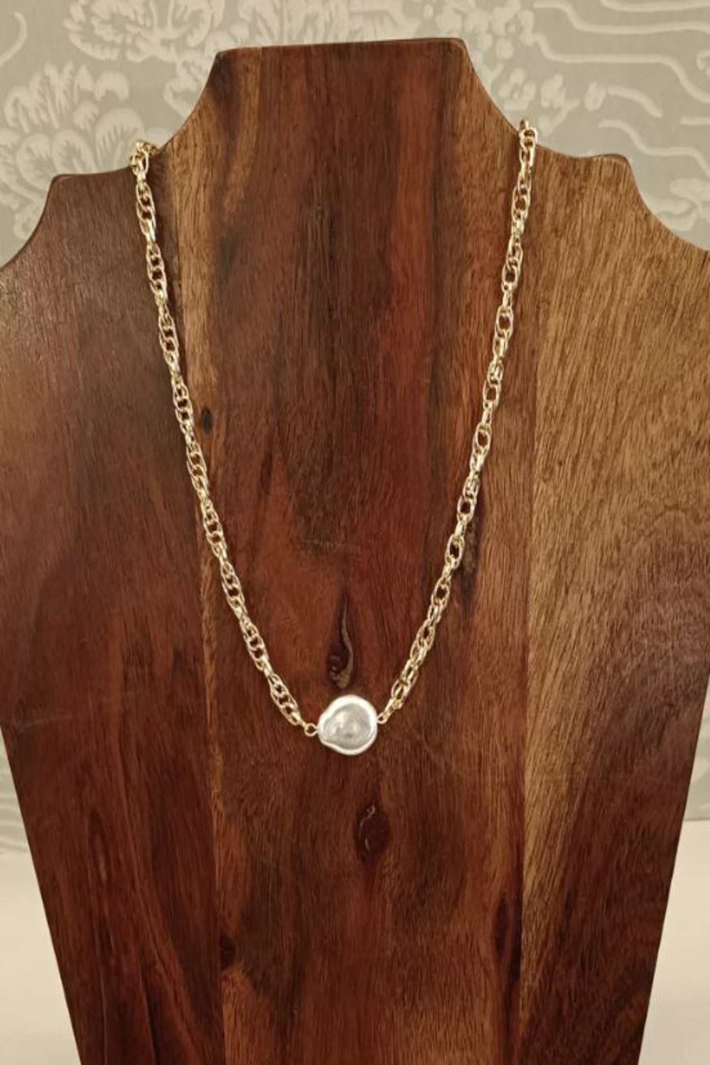 VIOLETTA BAROQUE PEARL CHAIN NECKLACE - SHINY GOLD