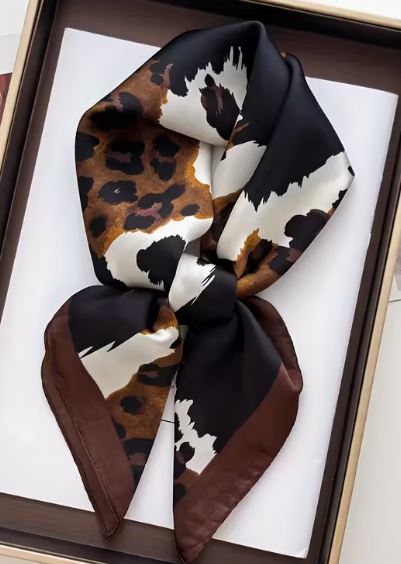 ELEGANT BLACK AND GOLDEN LEOPARD SCARF