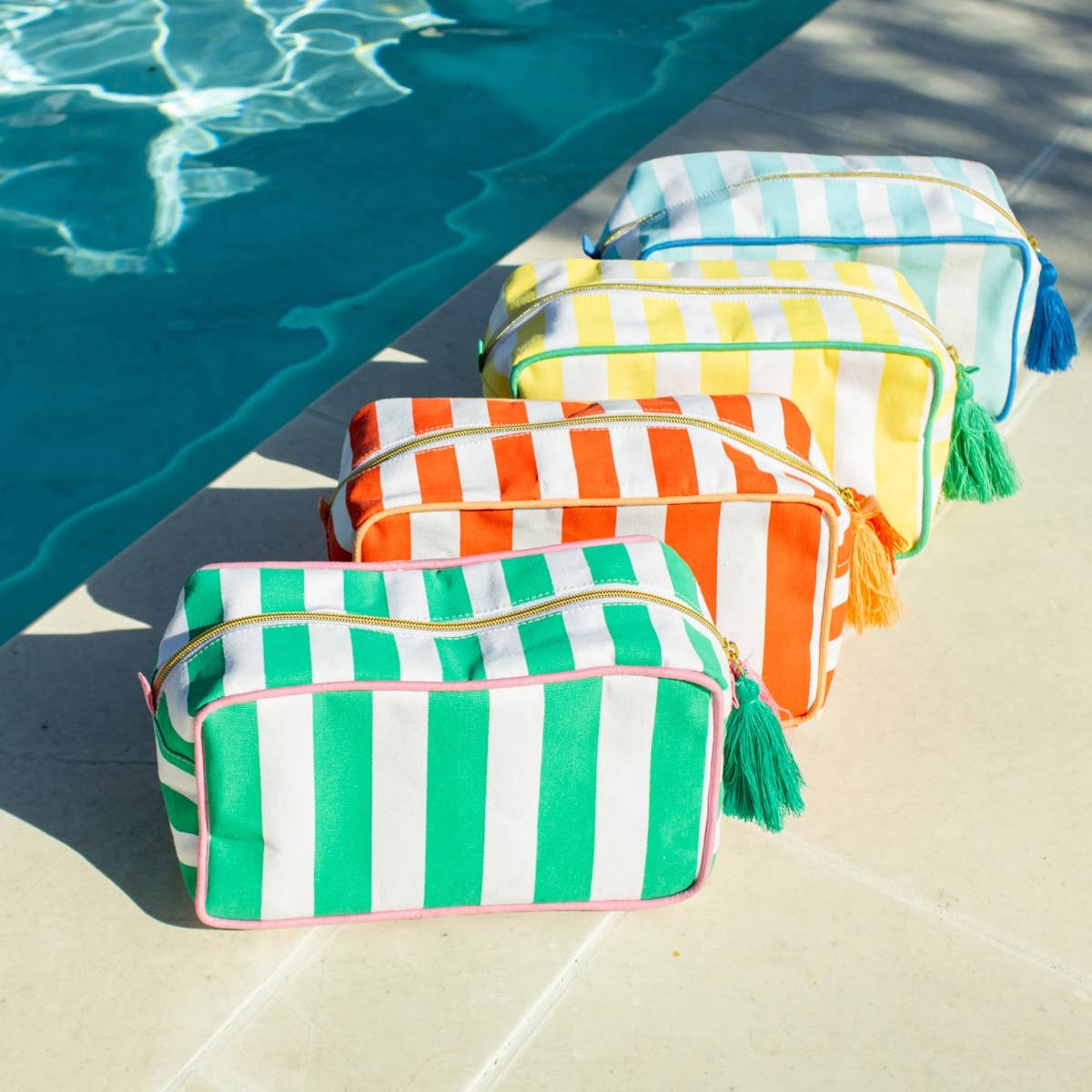 Megan Cosmetic - White/Capri