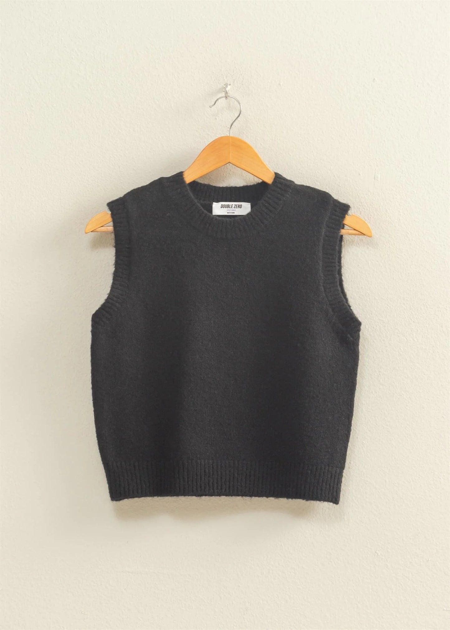 CHELSEY SLEEVELESS CREW NECK KNIT TOP - BLACK