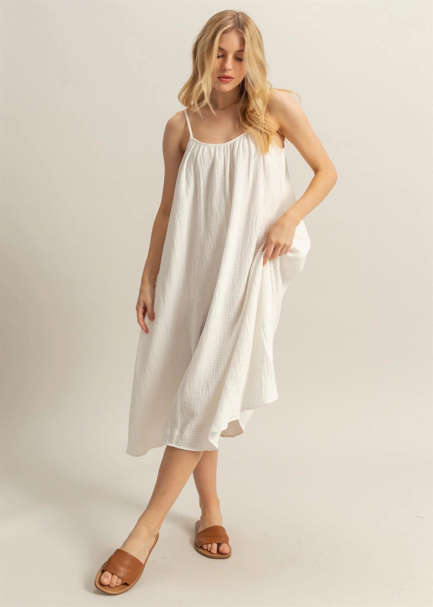 EMMA SLEEVELESS FLOWY DRESS: OFF WHITE