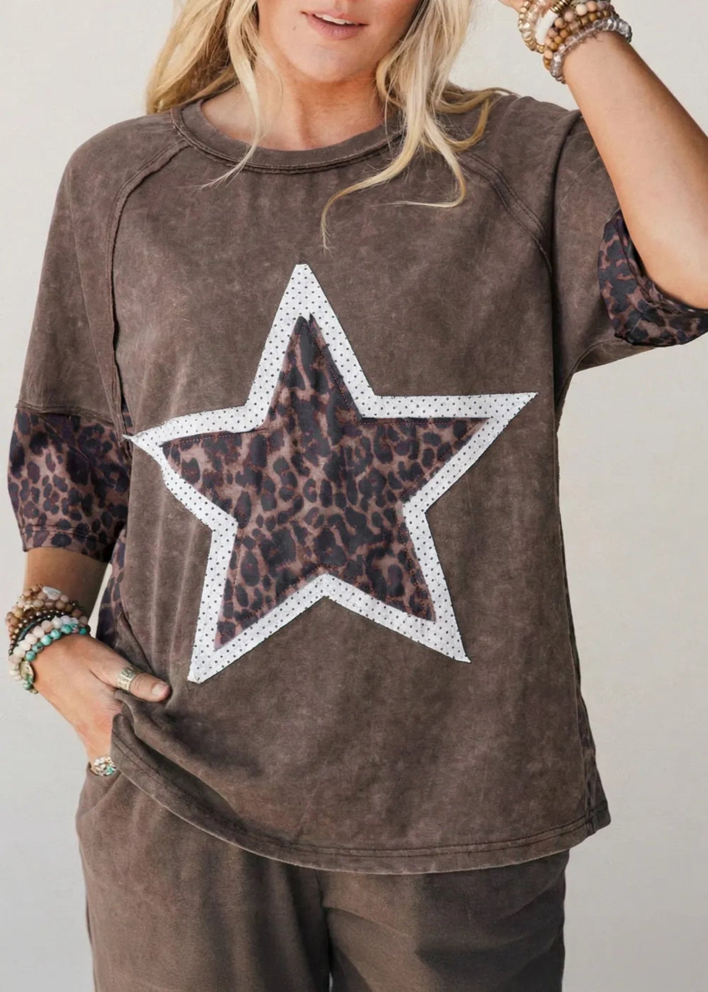 LEOPARD STAR GRAPHIC TEE - COFFEE
