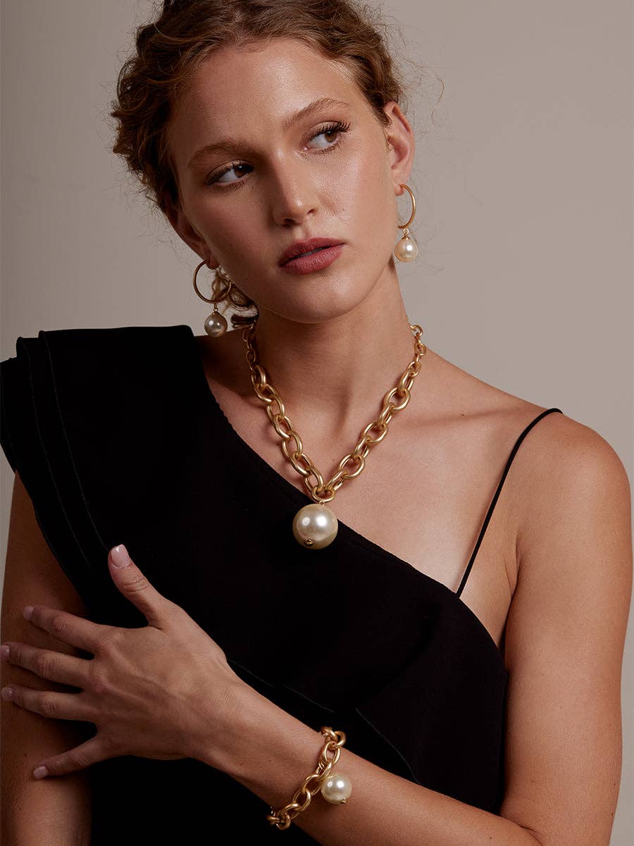 Oval Link Pearl Charm Collar Necklace