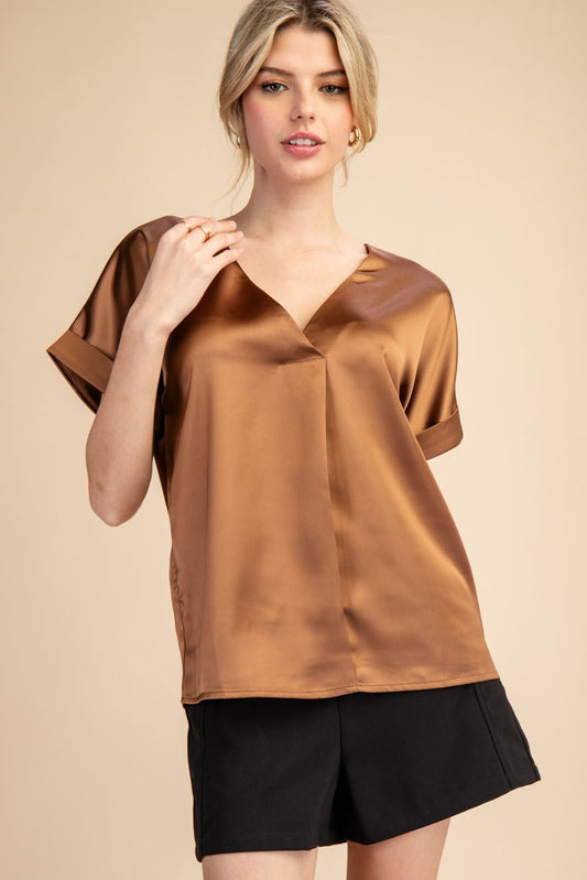 V-NECK SHORT SLEEVE TOP- MOCHA