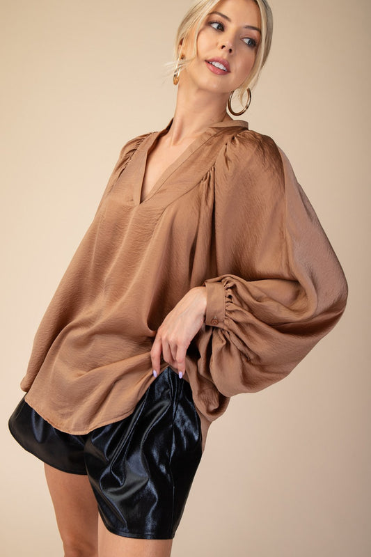 V-NECK BAND SHIRRING SLEEVE TOP-TAUPE