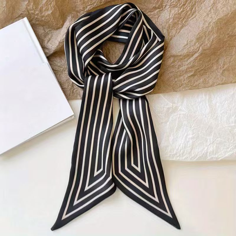 BLACK AND WHITE STRIPED SCARF