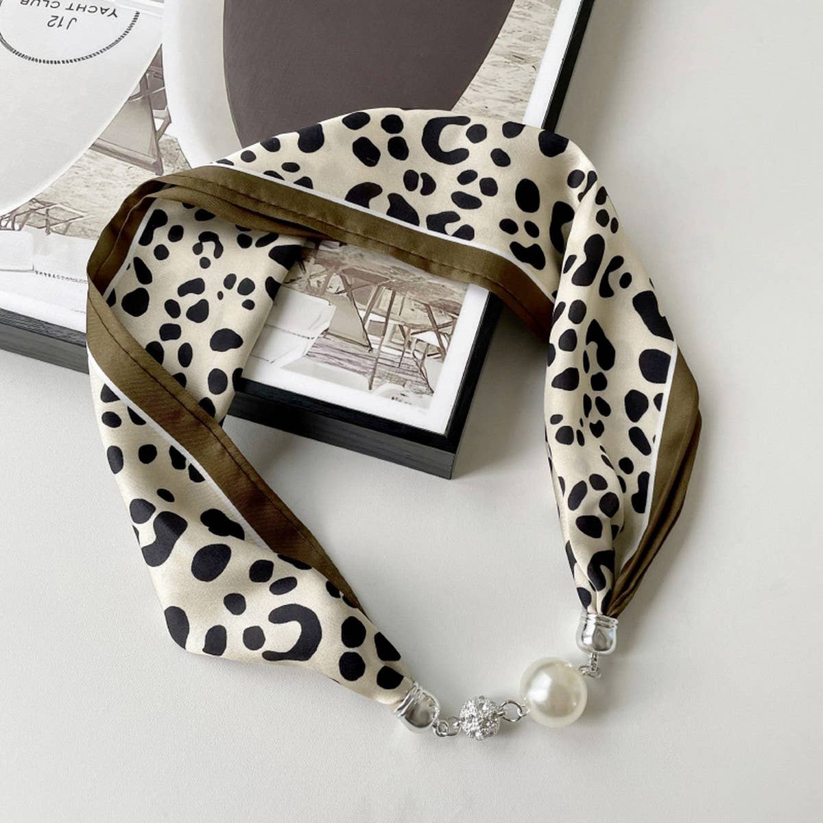 Magnetic Silk Scarf Necklace – Elegant Neck Wrap