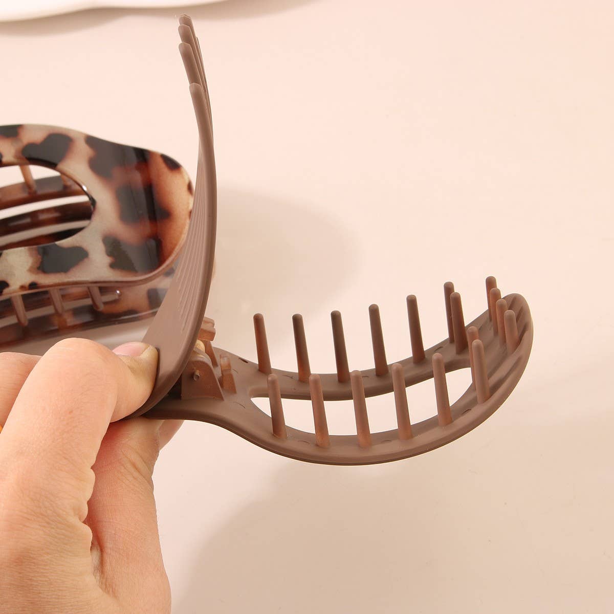 Oval Flat Hair Clip for Women - white leopard