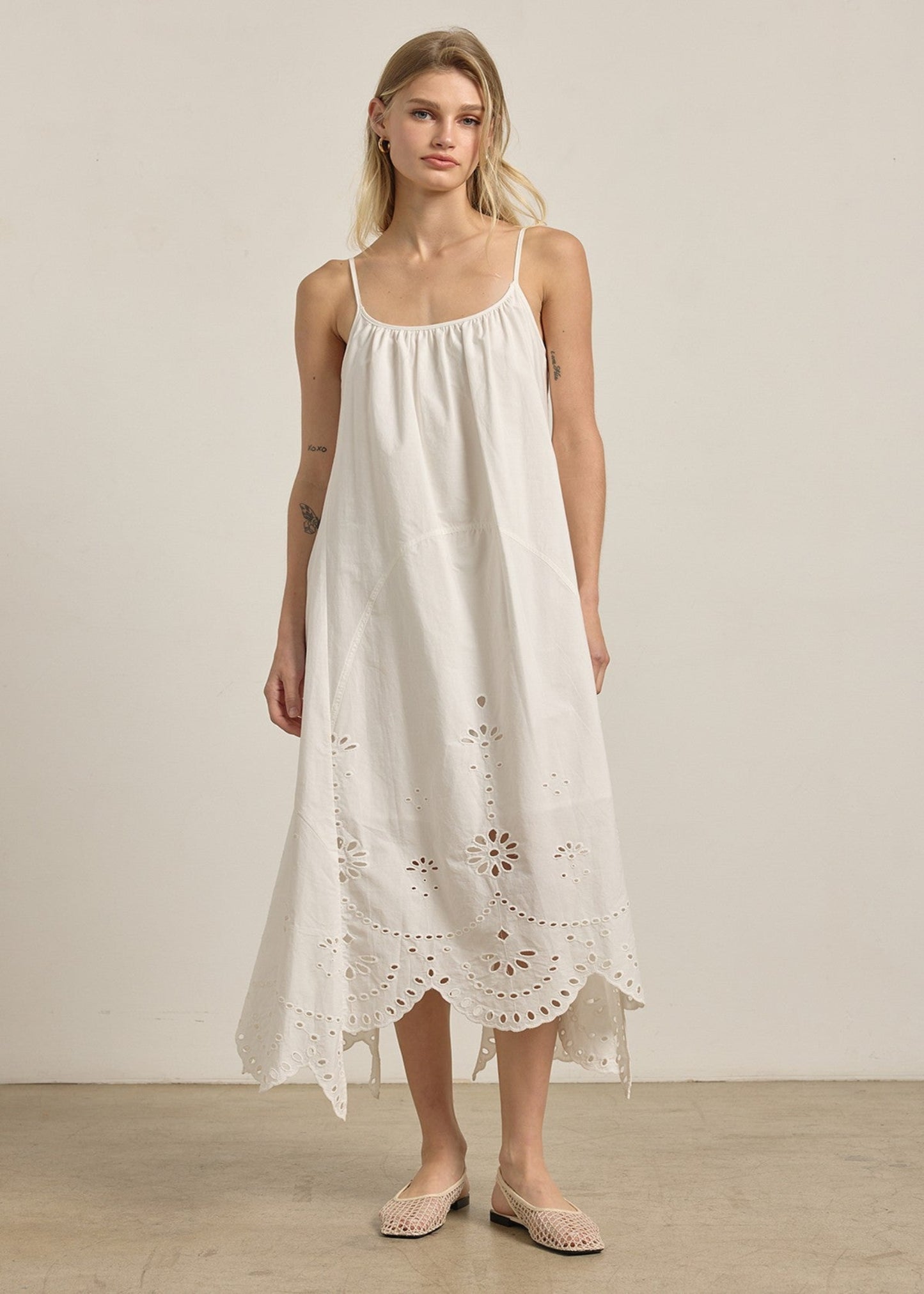 EMBROIDERED DRESS - WHITE