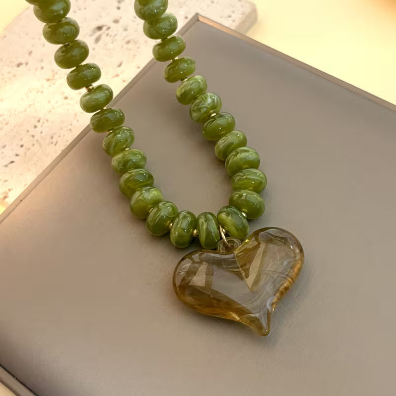 VINTAGE HEART BEADED NECKLACE - DARK GREEN