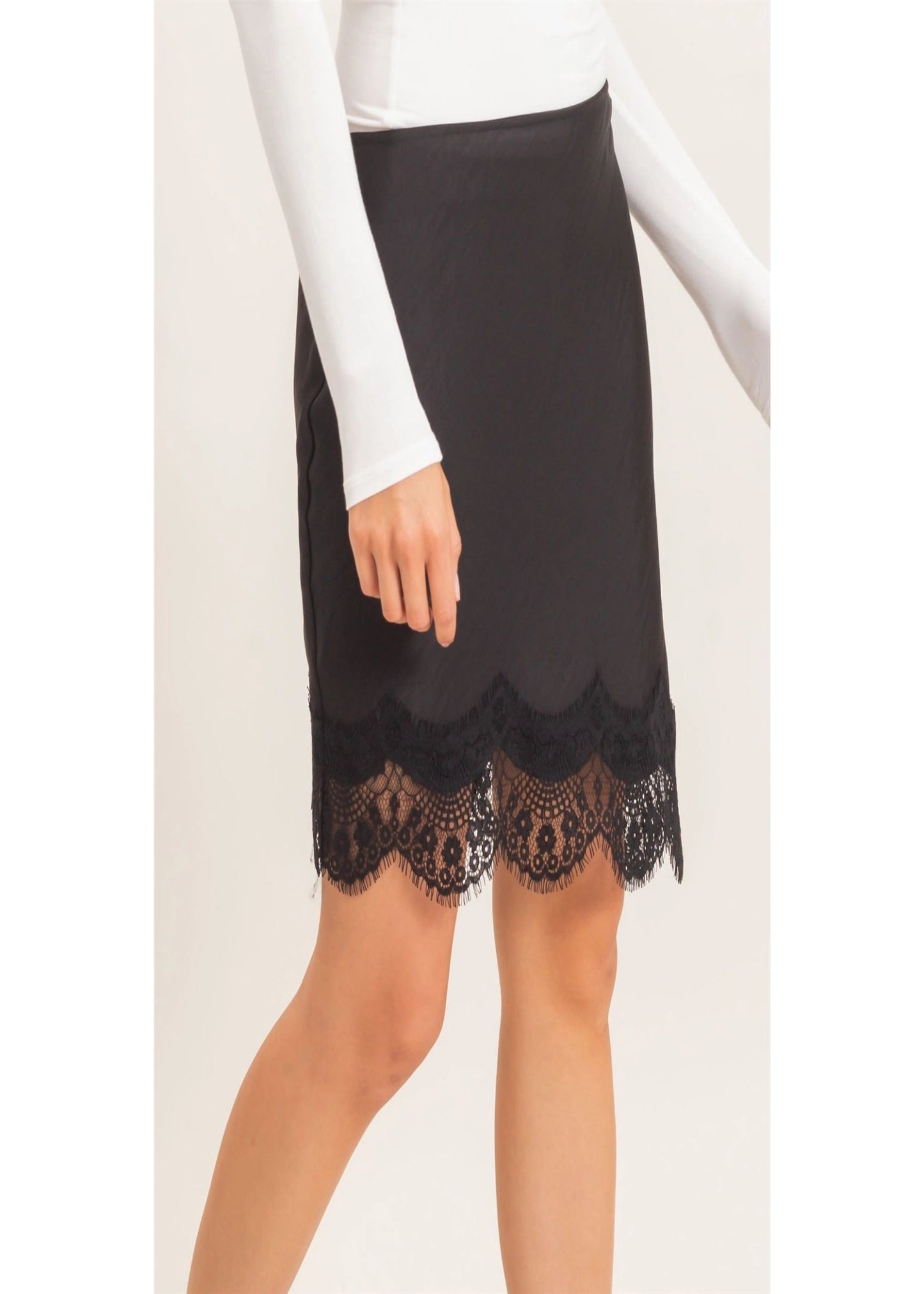 MADDIE SKIRT - BLACK LACE