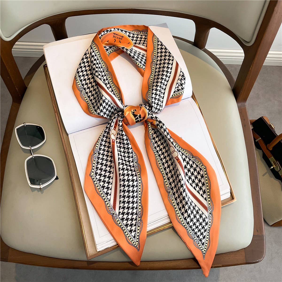 FASHIONABLE AND VERSATILE DOUBLE-LAYER SCARF NECKLACE