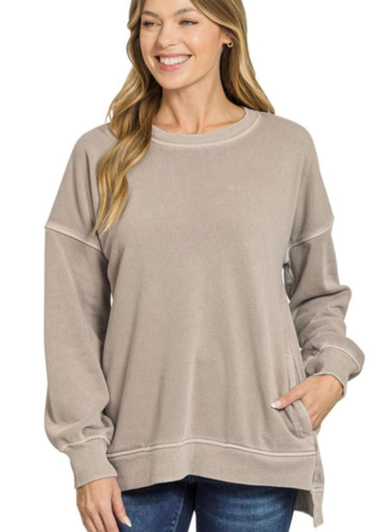 PIGMENT DYE FLEECE HI-LOW HEM PULLOVER WITH POCKET - ASH MOCHA