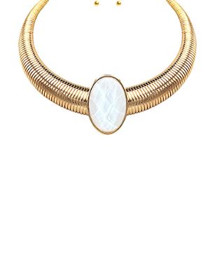 LARGE NECKLACE WITH PENDANT - GOLD