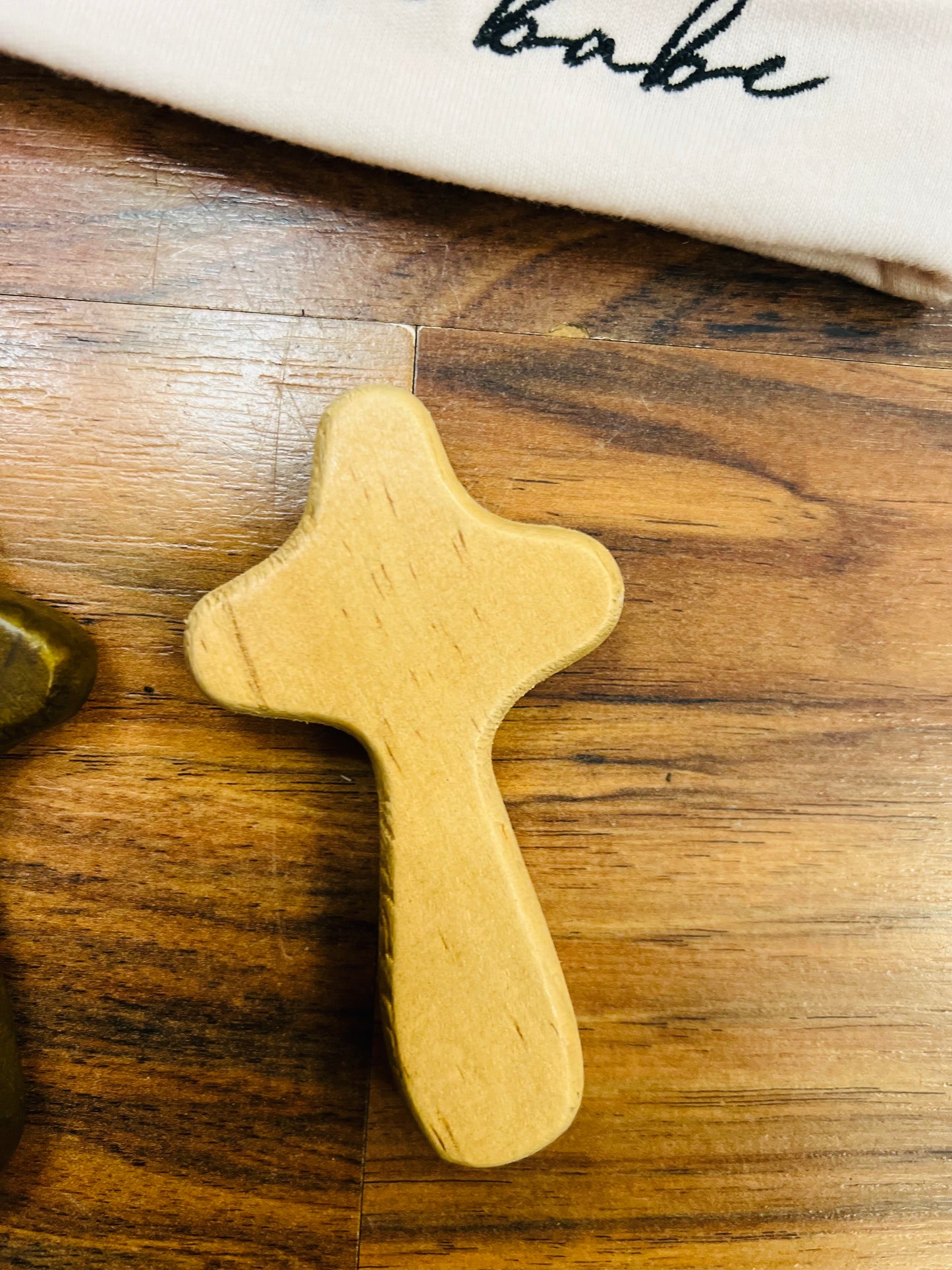 HAND HELD CROSS-NATURAL FINI