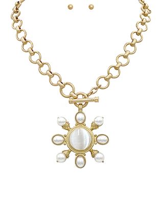 PEARL AND GOLD BEADED NECKLACE