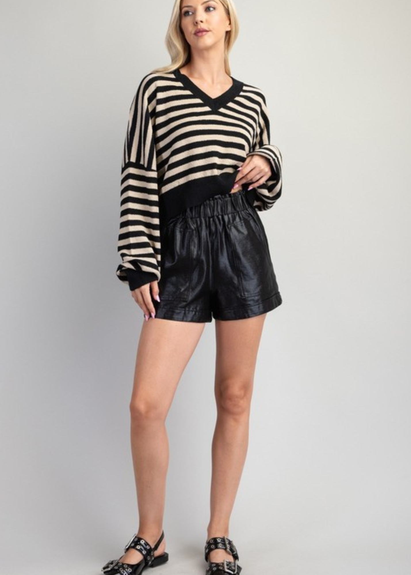 JANA WAIST ELASTIC BAND SHORTS-BLACK