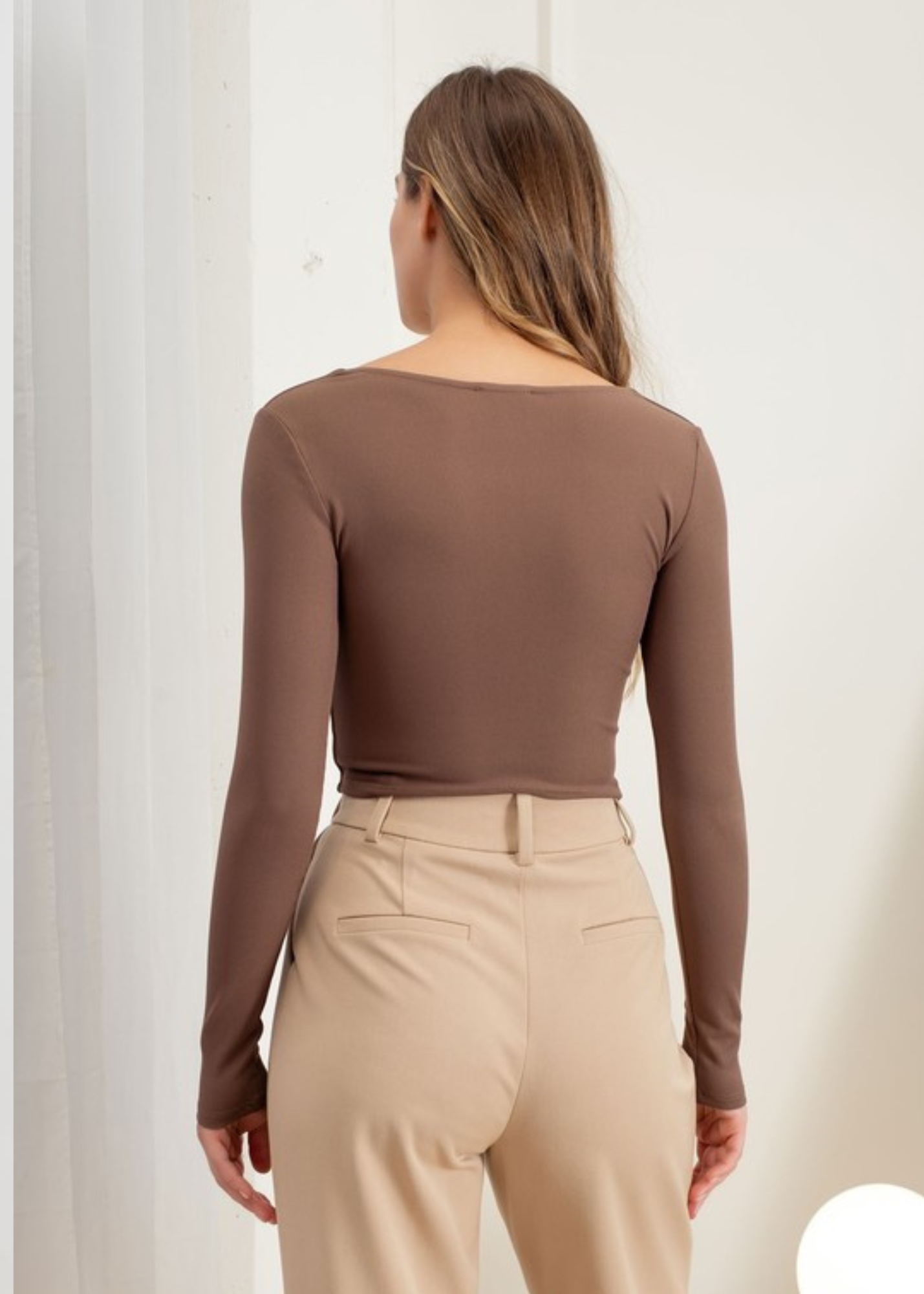 EMMY SCOOP NECK LONG SLEEVE KNIT CROP TOP-MOCHA