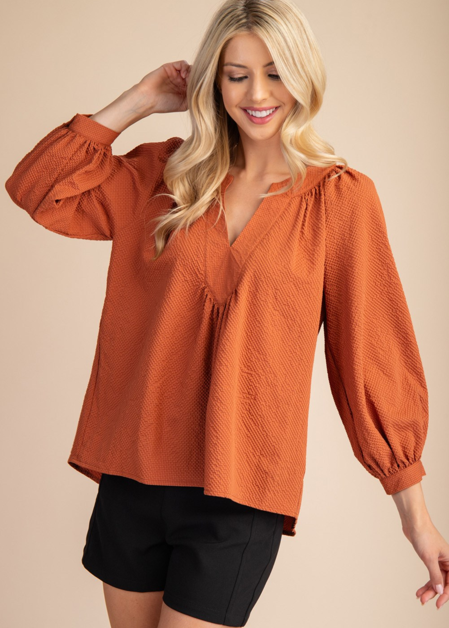 V-NECK PLACKET MIDI SLEEVE- RUST