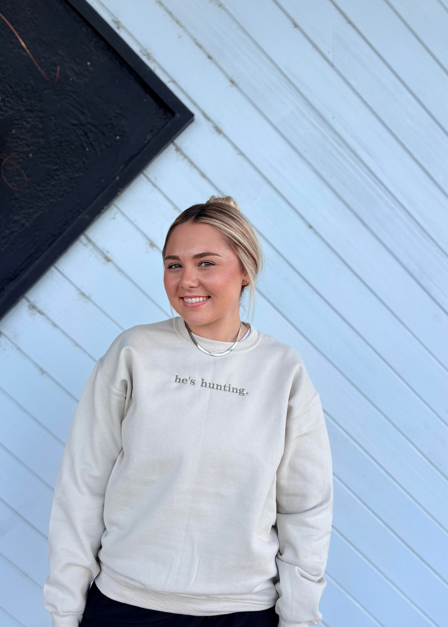 HE'S HUNTING SWEAT SHIRT