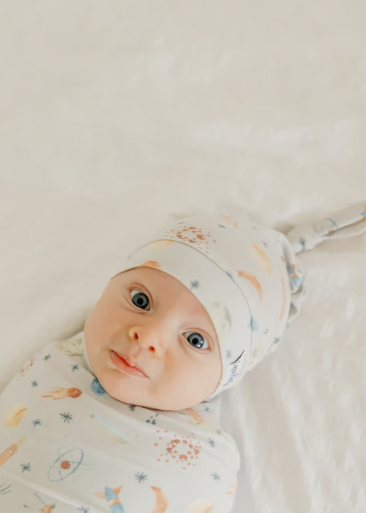 TOP KNOT HAT-COSMOS : 0-4 MONTHS