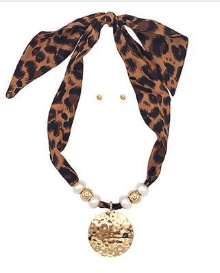 HAMMERED DISK PENDANT SCARF NECKLACE - LEOPARD