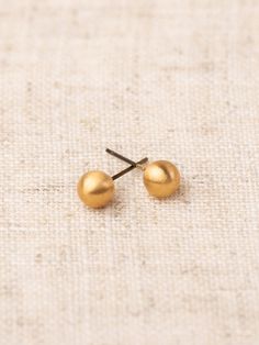 GRENADA BRUSHED GOLD SMALL EARRING