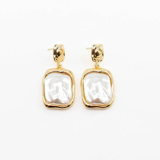 Gold Stud with Freshwater Pearl Rectangle Earring