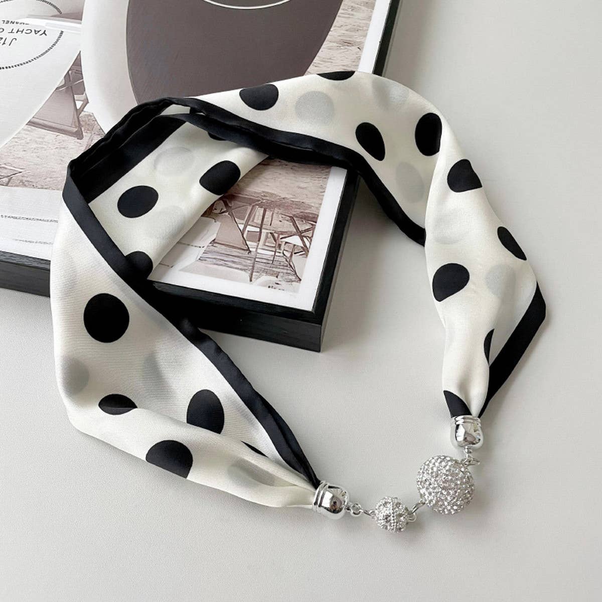 Magnetic Silk Scarf Necklace – Elegant Neck Wrap