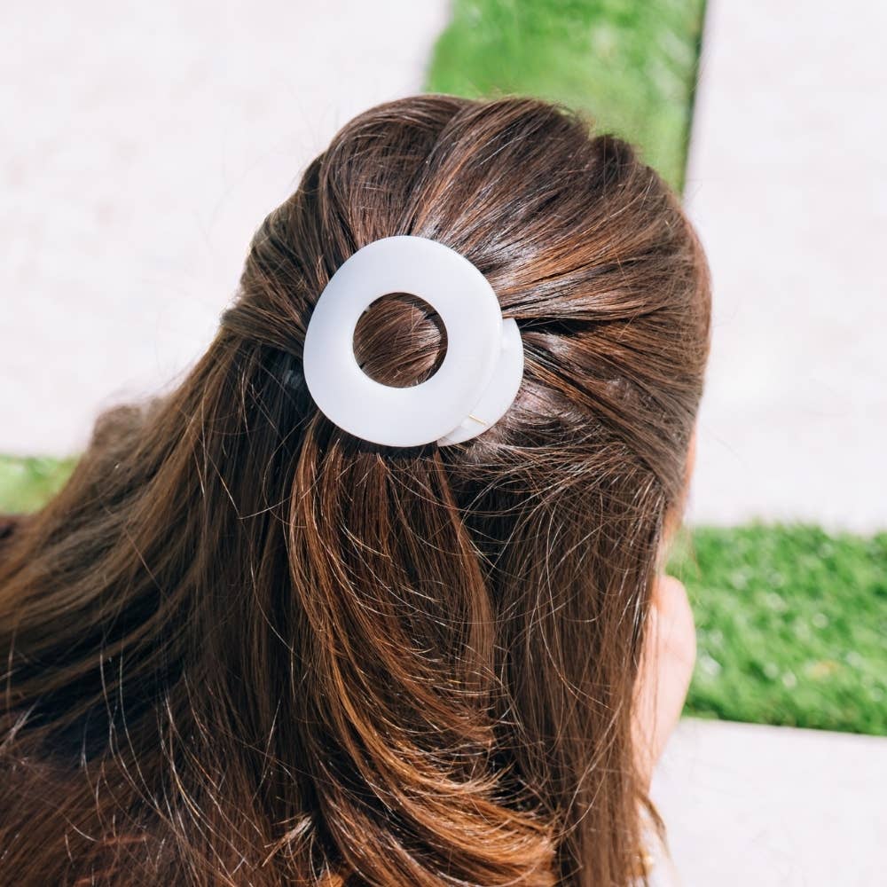 Coconut White | Medium | Flat Circle Hair Clip