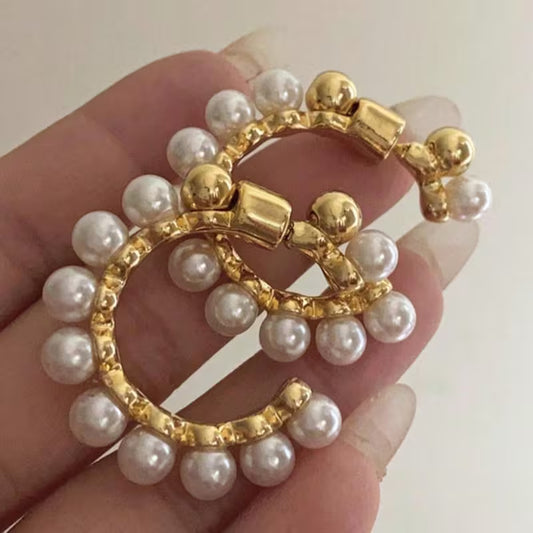 PEARL HOOP EARRINGS - Gold