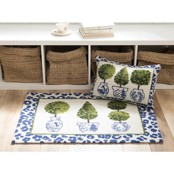 LEOPARD TOPIARY HOOK RUG