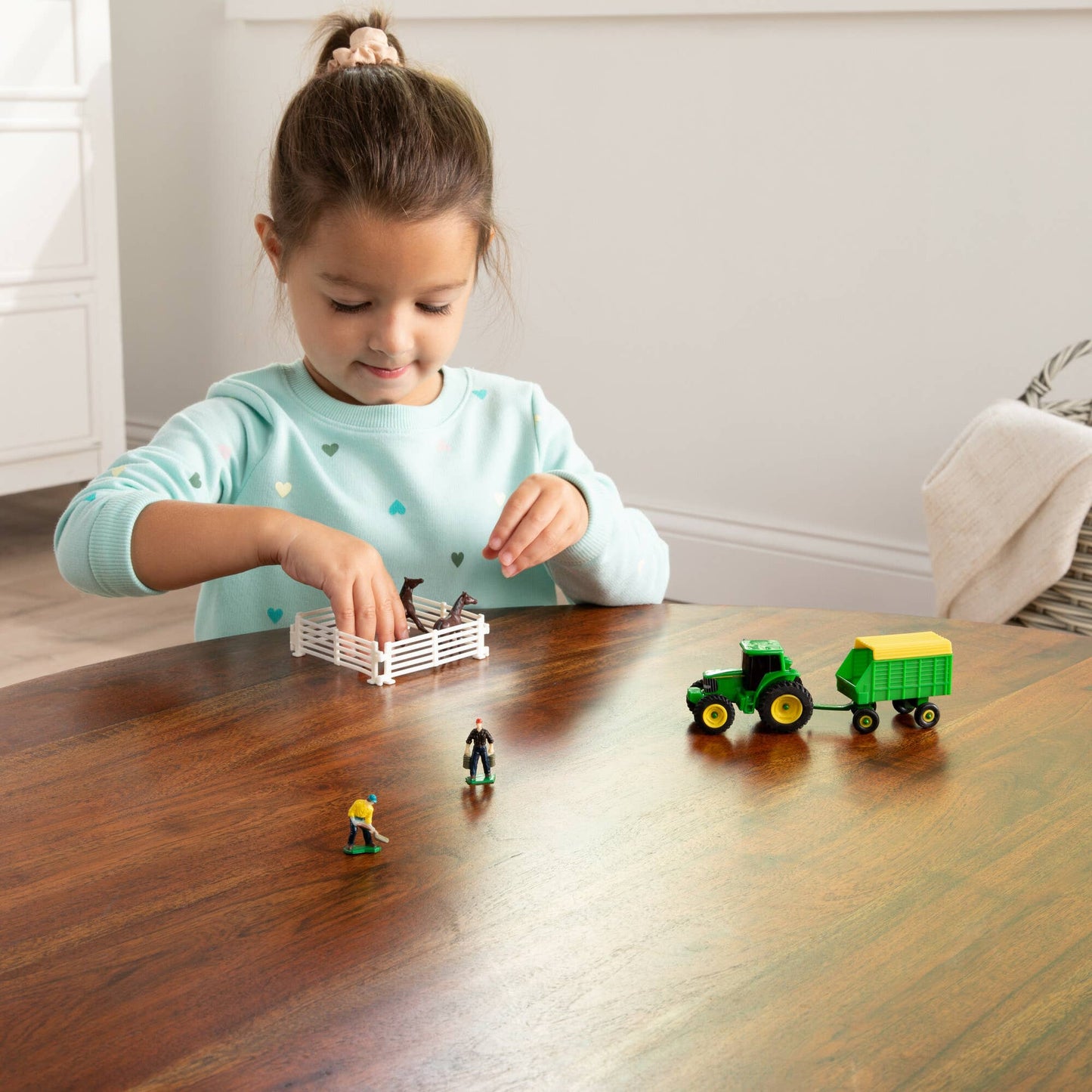 TOMY John Deere 10 Piece Carded Set Assorted