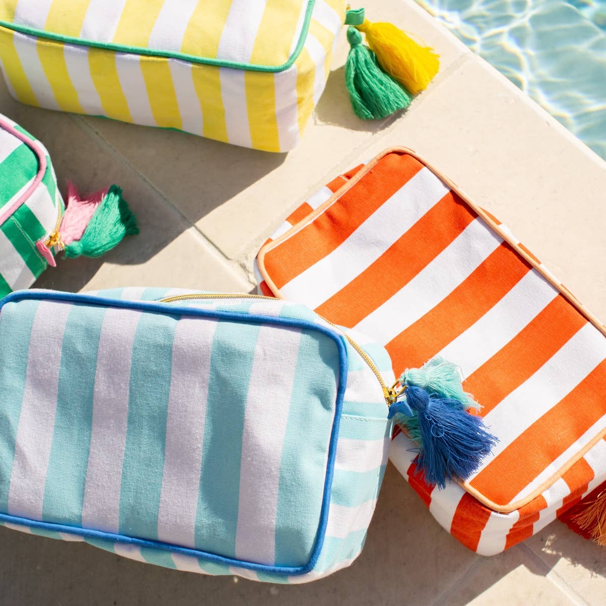 Megan Cosmetic - White/Capri