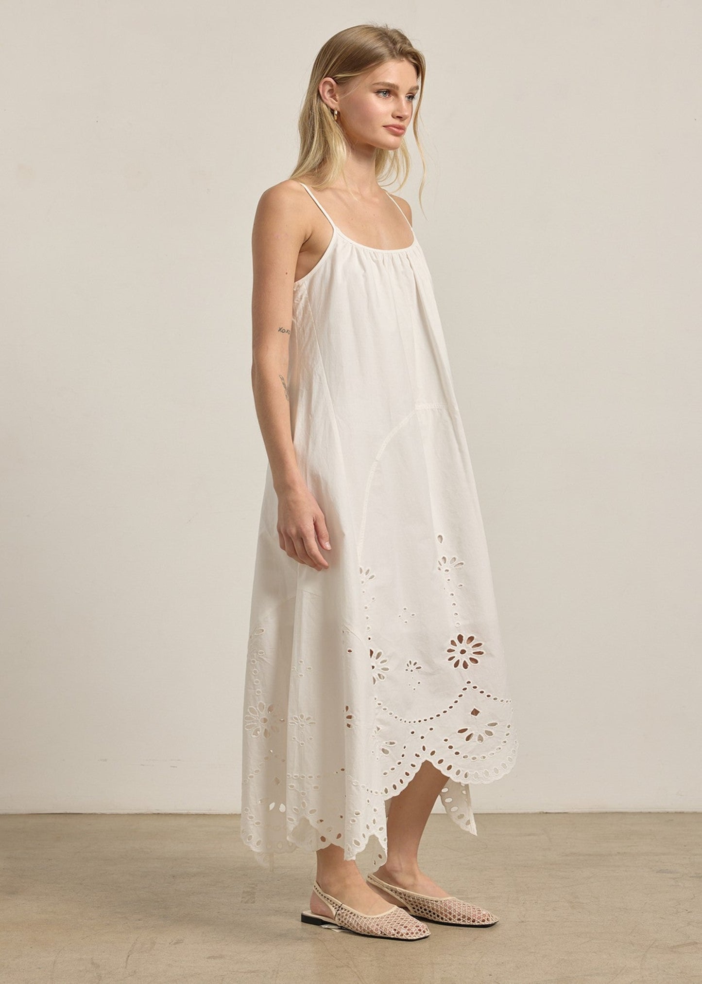 EMBROIDERED DRESS - WHITE