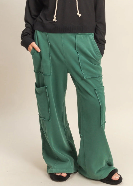 MINERAL WASHED OVERSIZED CARGO SWEATPANTS - DARK GREEN